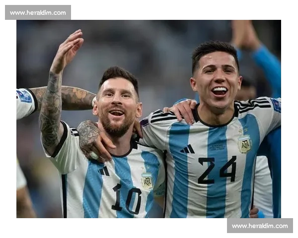 攻防一体！恩佐关键传球定胜局 拼抢积极但效率待打磨